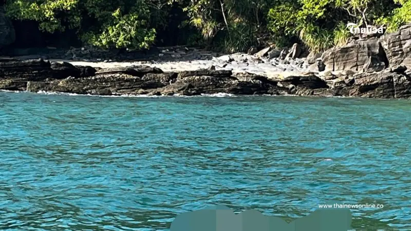 ระทึก พบร่างลอยทะเลใกล้เกาะตะรุเตา เสื้อมีตราหน่วยงาน