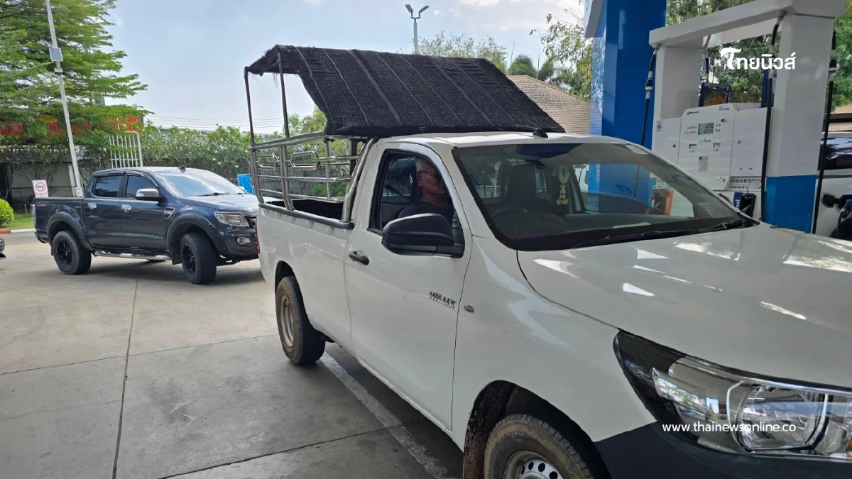 ""ชาวบ้านแห่กักตุนน้ำมัน ผวาสงครามซ้ำรอยชายแดนปะทะ"" ""ชาวบ้านแห่กักตุนน้ำมัน ผวาสงครามซ้ำรอยชายแดนปะทะ""