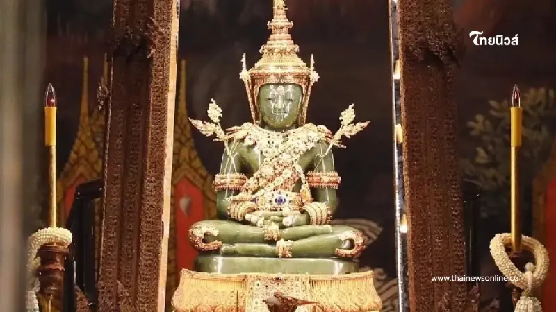 ชมความงามเครื่องทรงฤดูร้อน พระแก้วมณีโชติ อัญมณีล้ำค่าคู่แผ่นดิน