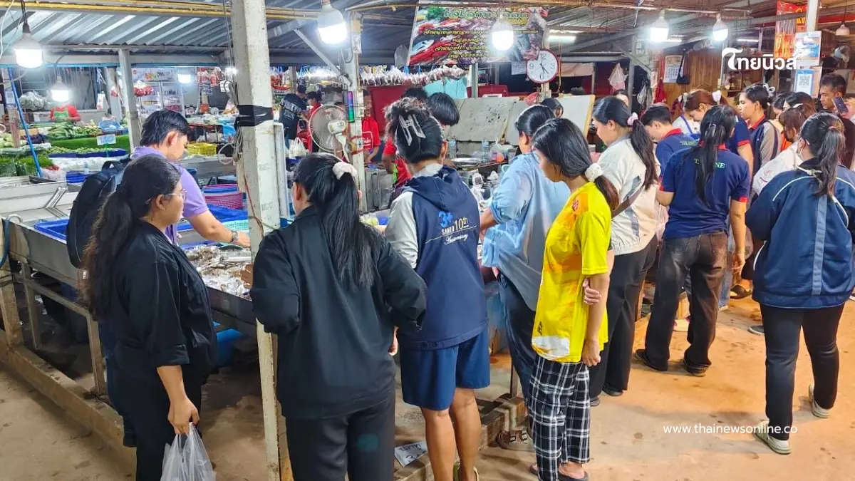 ช่วยชาวบ้าน! เจ๊เล็กทะเลสดเปิดขายราคาถูกสวนค่าน้ำมัน ช่วยชาวบ้าน! เจ๊เล็กทะเลสดเปิดขายราคาถูกสวนค่าน้ำมัน