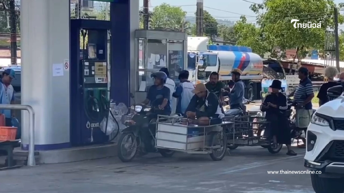 เขาหลักวุ่น! ปชช. แห่เติมน้ำมันล้นถนน หลังกังวลน้ำมันสำรอง 61 วัน เขาหลักวุ่น! ปชช. แห่เติมน้ำมันล้นถนน หลังกังวลน้ำมันสำรอง 61 วัน