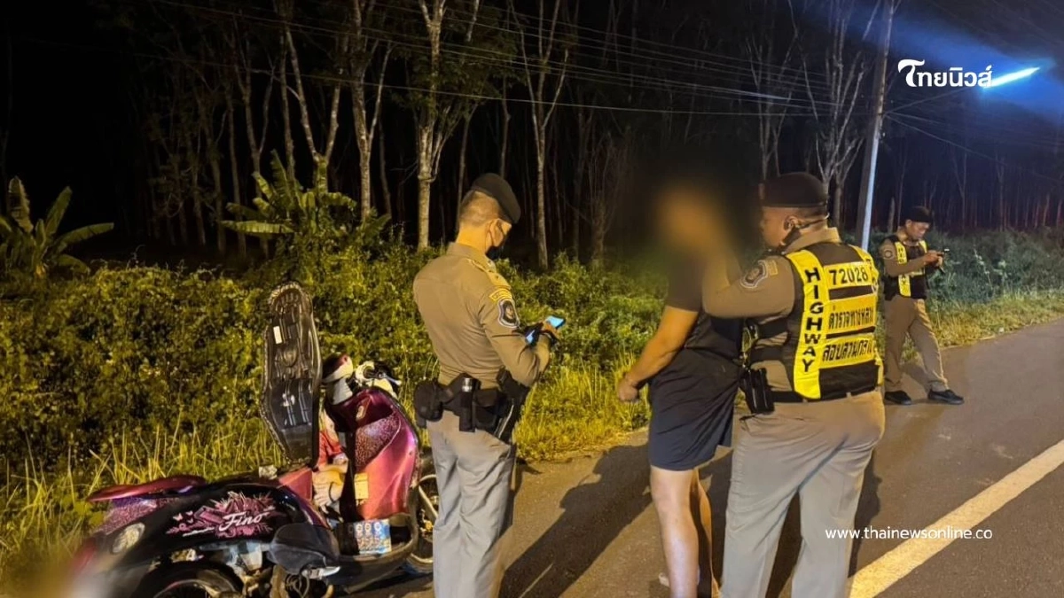 รวบคาจุดตรวจ! ตำรวจทางหลวงสกัดจับหนุ่มขี่ จยย. หนีหมายจับ