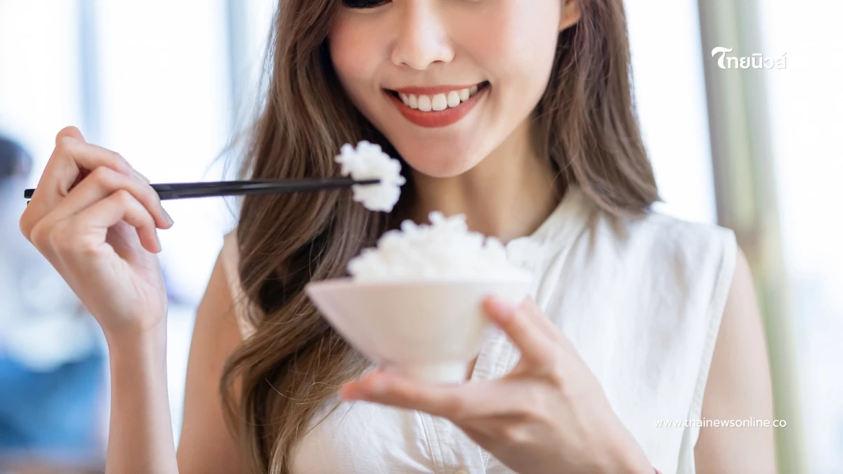 สาวกินข้าวเกลี้ยงจาน ถูกตำหนิไร้มารยาท โซเชียลแห่ปกป้อง