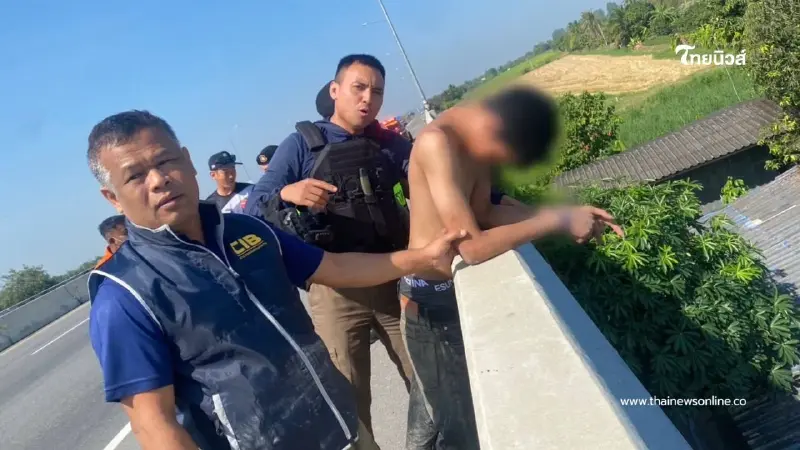 รวบหนุ่ม 17 ลัก จยย.พกปืน ซิ่งหนีขึ้น M81 สุดท้ายไม่รอด!