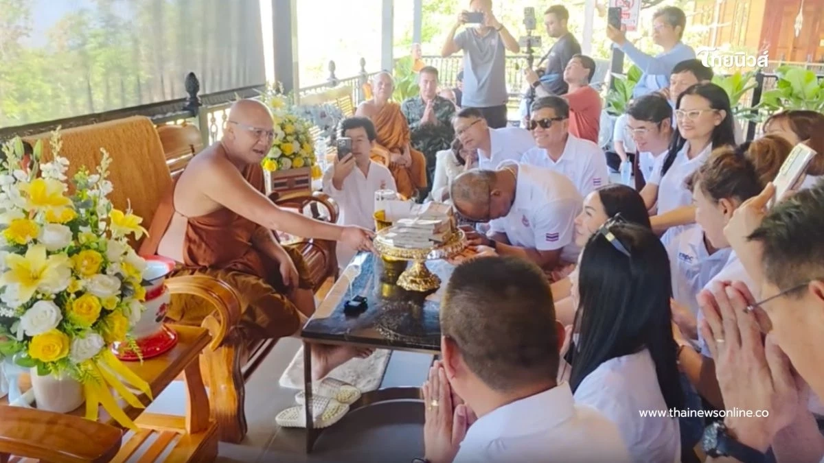 หลวงตาสินทรัพย์มอบเงิน 2.5 ล้านหนุนทหารทำถนนชายแดนเฟส 2