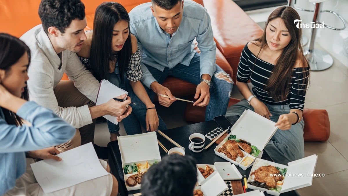 ดราม่าที่ทำงาน พนักงานสาวโดนเตือน เพราะไม่กินข้าวกลางวันกับทีม