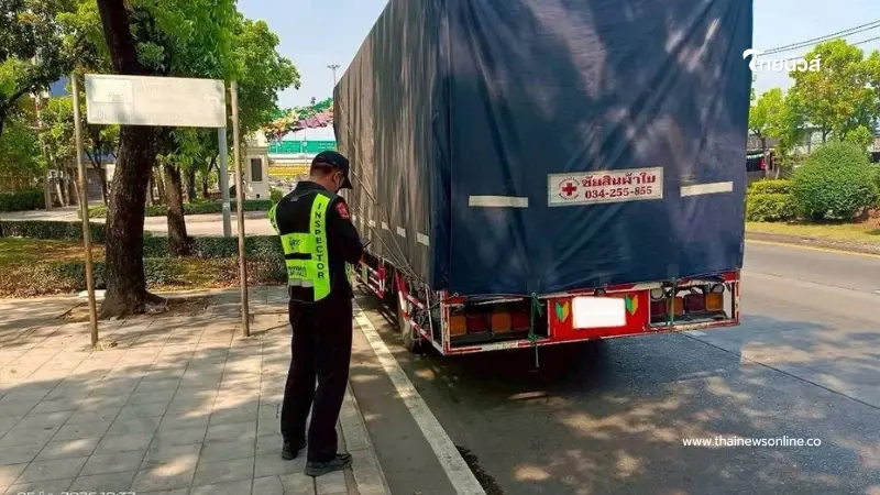 ลุยตรวจควันดำหนองแขม สุ่มเช็กรถบรรทุก 21 คัน สกัดฝุ่น PM2.5