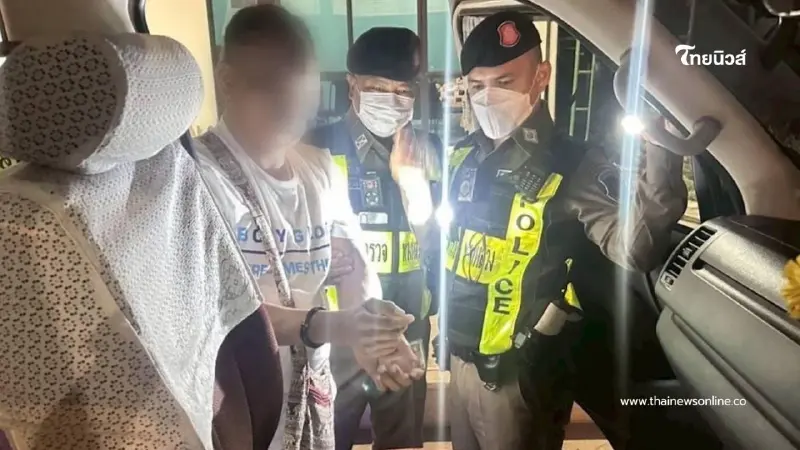 ทางหลวงสีคิ้วสกัดรถตู้ต้องสงสัย พบปืน 9 มม. ซุกคอนโซลกลางรถ