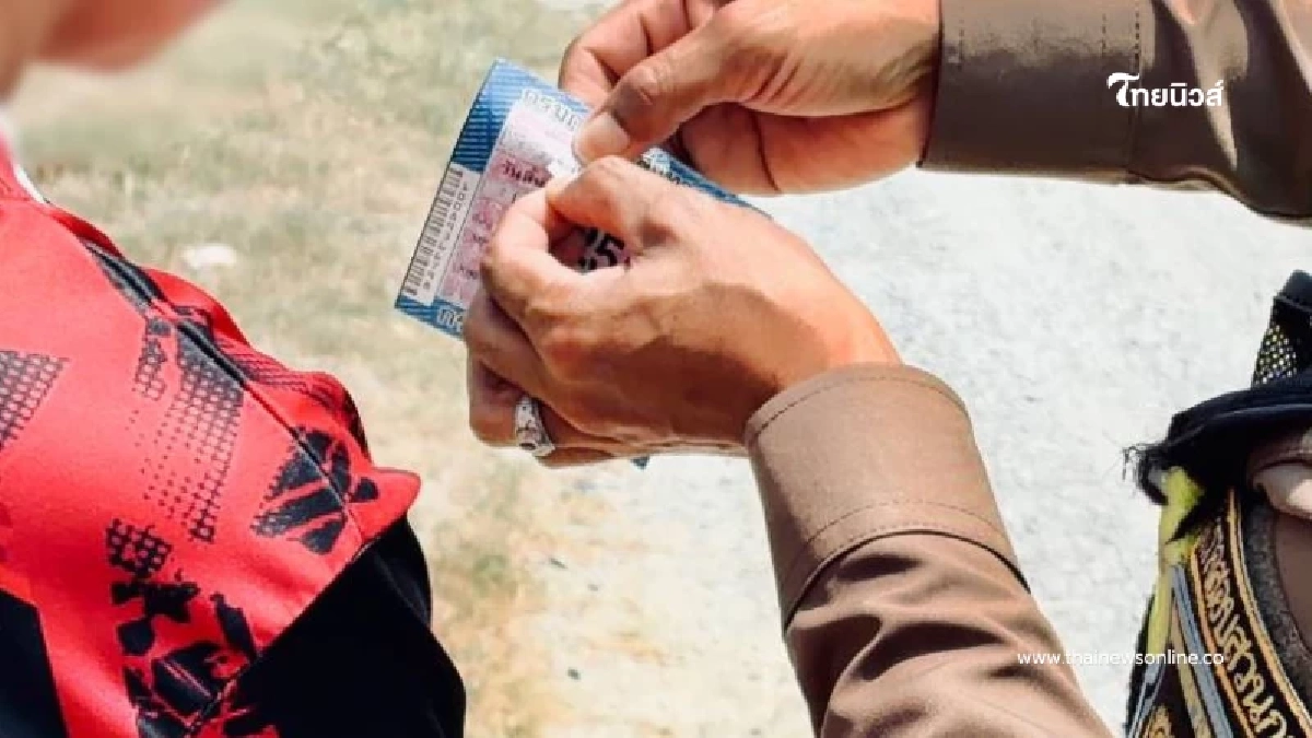 พิรุธชัด พบเก๋งใส่ป้ายทะเบียนปลอม ยับได้เหมือนกระดาษ หวังตบตาเจ้าหน้าที่