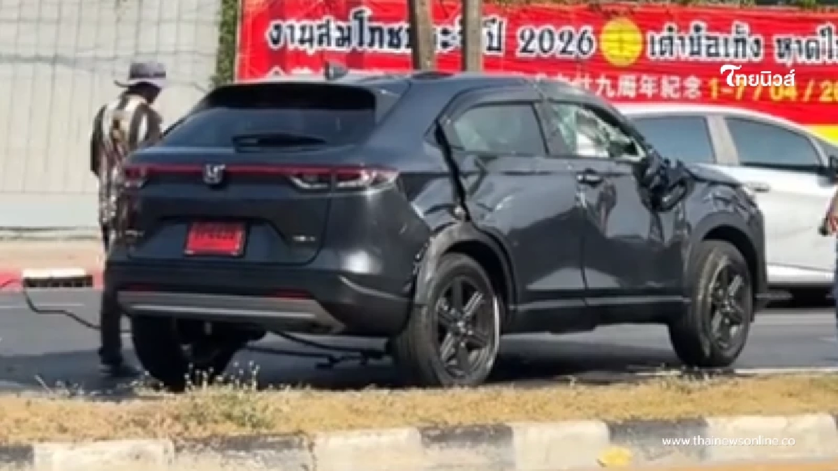 ส่องทะเบียน รถป้ายแดงเพิ่งออกตอน 9 โมงเช้า ปีนเกาะกลาง หงายท้อง