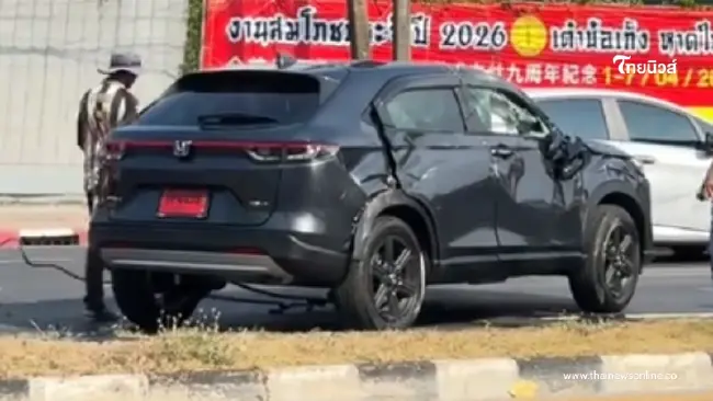 ส่องทะเบียน รถป้ายแดงเพิ่งออกตอน 9 โมงเช้า ปีนเกาะกลาง หงายท้อง