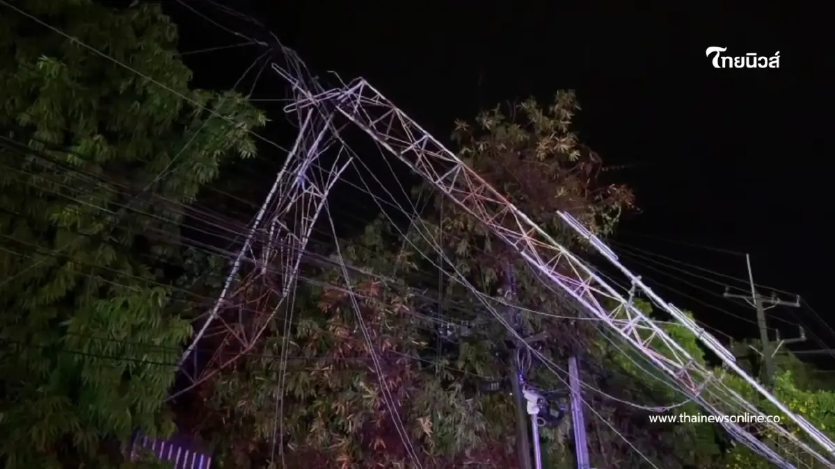 แม่สายอ่วม! พายุถล่มเสาวิทยุโค่นทับสายไฟดับทั้งอำเภอ