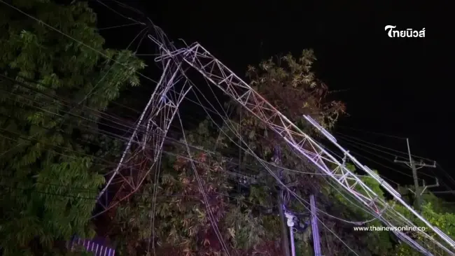 แม่สายอ่วม! พายุถล่มเสาวิทยุโค่นทับสายไฟดับทั้งอำเภอ