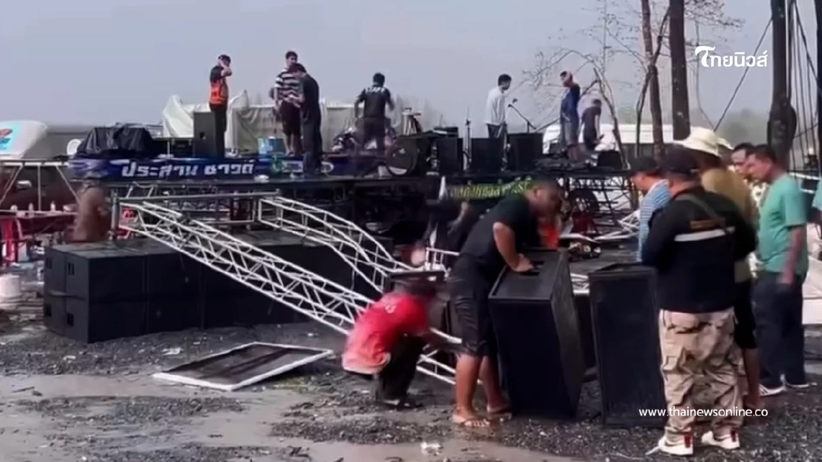 ระทึก!! พายุถล่มเวทีหมอลำภูกระดึง พังยับโชคดีไร้เจ็บ