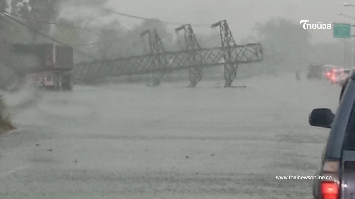 เสาไฟล้มหลายต้นช่วงแยกโคกหอม สวนน้อมเกล้า กบินทร์บุรี เร่งแก้ไข