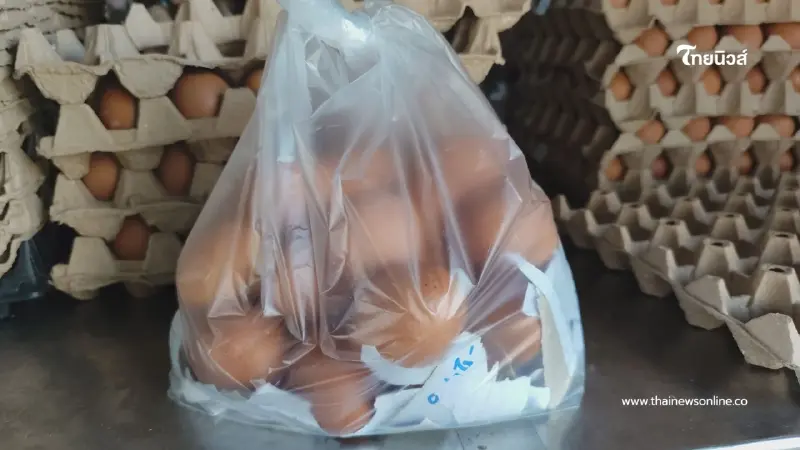 ไข่แพงพุ่งแซงราคาข้าว แม่ค้าโวยรัฐบาล "พูดแล้วต้องทำให้ได้"