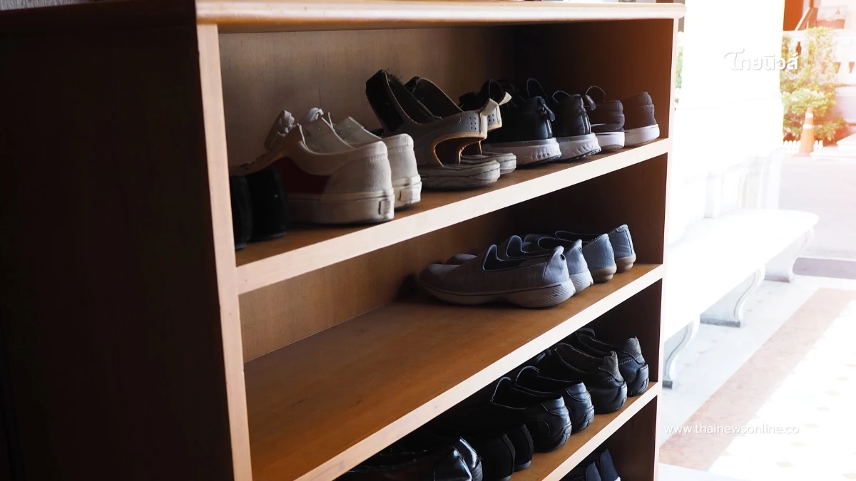 หมดปัญหากลิ่นอับ! รวม 7 วิธีดับกลิ่นตู้รองเท้า ได้ผลจริง