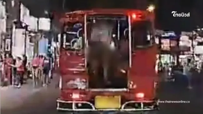 โซเชียลวิจารณ์ยับ นักท่องเที่ยวโชว์อนาจารบนตุ๊กตุ๊กภูเก็ต