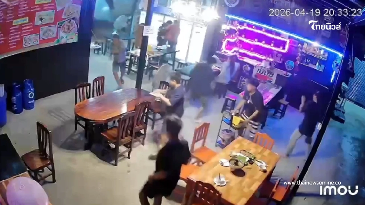 นาทีระทึก! พายุถล่มแม่สายรอบ 2 ประตูร้านปลิว ลูกค้าหนีกระเจิง