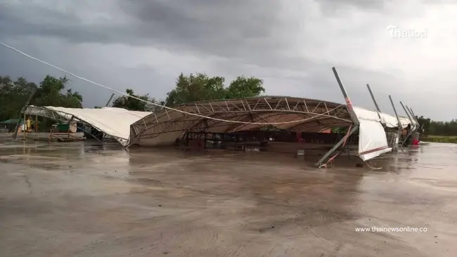 พายุฤดูร้อนทำพิษ! โคราชอ่วม บ้านเสียหาย ต้นไม้ล้มขวาง