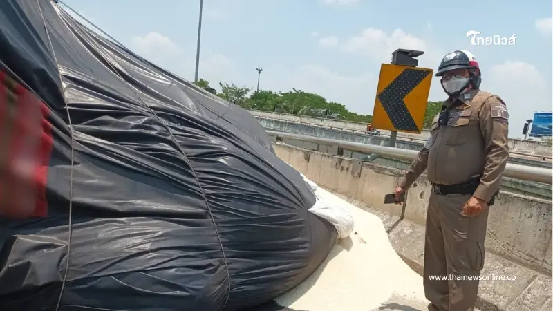 เลี่ยงได้เลี่ยง ต่างระดับฉิมพลี รถบรรทุกพลิกคว่ำ เหลือวิ่งได้เลนเดียว เลี่ยงได้เลี่ยง ต่างระดับฉิมพลี รถบรรทุกพลิกคว่ำ เหลือวิ่งได้เลนเดียว