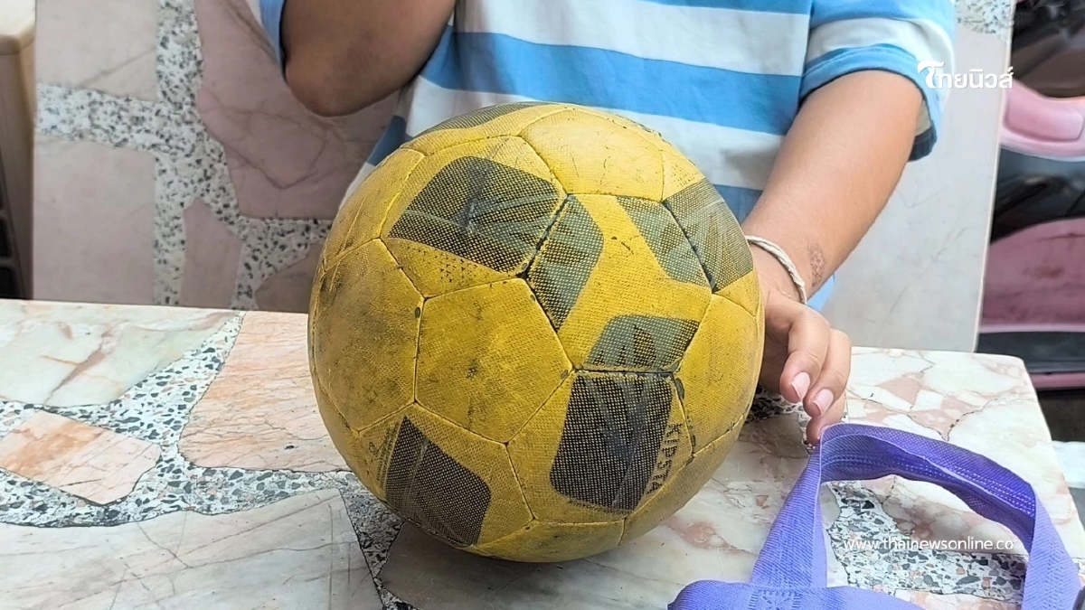 ลูกบอลปริศนาหล่นจากกระบะ หนุ่มขี่ จยย.ทับ เลือดออกในสมอง ลูกบอลปริศนาหล่นจากกระบะ หนุ่มขี่ จยย.ทับ เลือดออกในสมอง