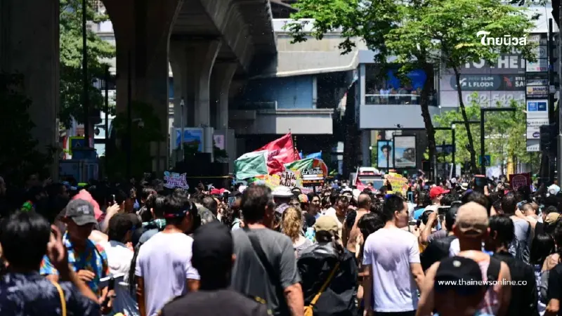 สีลมแตก! เริ่มแล้วสงกรานต์วันแรกคึกคัก นักท่องเที่ยวทะลัก