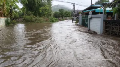 ฝนถล่มลำปาง ฝนตกชั่วโมงเดียวน้ำป่าซัดจมมิดกว่า 1 เมตร ฝนถล่มลำปาง ฝนตกชั่วโมงเดียวน้ำป่าซัดจมมิดกว่า 1 เมตร