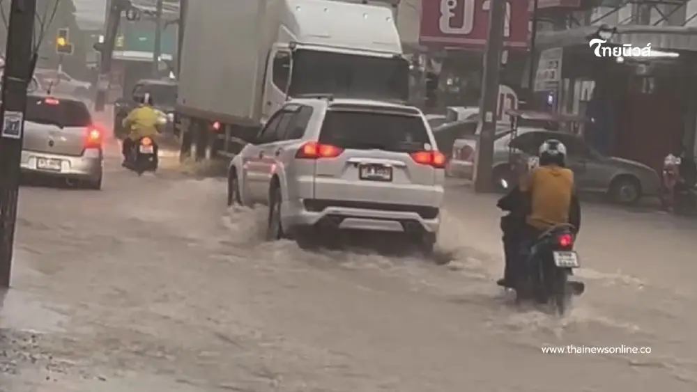 ฝนตกหนักโคราช แป๊บเดียวท่วมแอ่งกระทะ ทำการสัญจรลำบาก ฝนตกหนักโคราช แป๊บเดียวท่วมแอ่งกระทะ ทำการสัญจรลำบาก