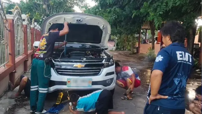 ตกใจ ตัวเงินตัวทอง วิ่งชนประตูบ้าน ก่อนวิ่งหนีมุดห้องเครื่องรถ