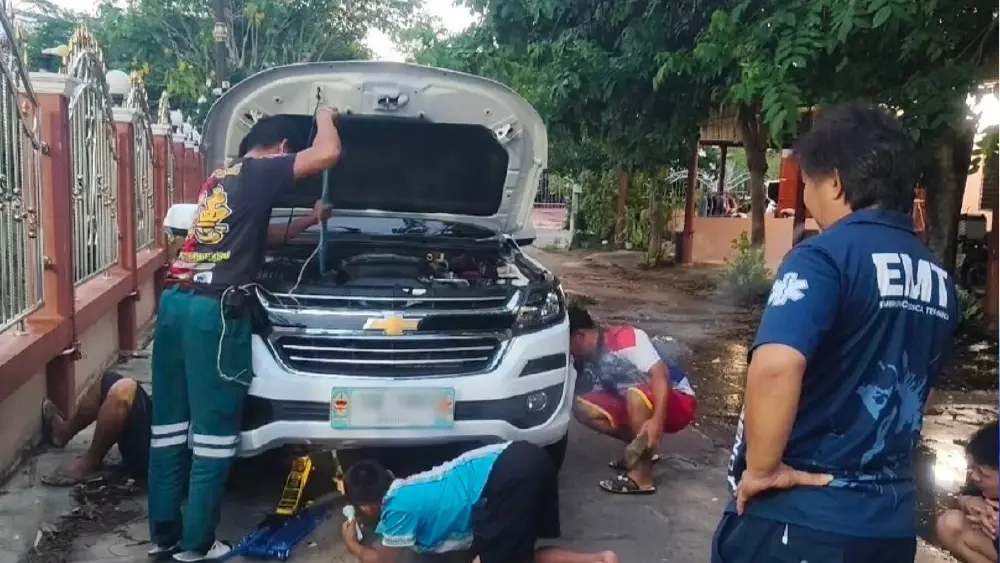 ตกใจ ตัวเงินตัวทอง วิ่งชนประตูบ้าน ก่อนวิ่งหนีมุดห้องเครื่องรถ ตกใจ ตัวเงินตัวทอง วิ่งชนประตูบ้าน ก่อนวิ่งหนีมุดห้องเครื่องรถ