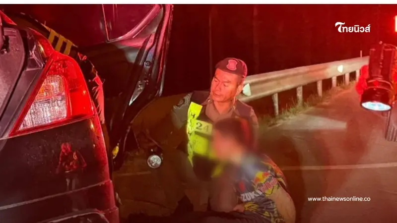 พิรุธเป็นเหตุ เก๋งขาดภาษีซิ่งหนีตำรวจทางหลวง โดนรวบคาของกลางเพียบ