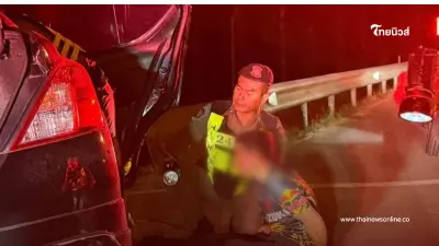 พิรุธเป็นเหตุ เก๋งขาดภาษีซิ่งหนีตำรวจทางหลวง โดนรวบคาของกลางเพียบ