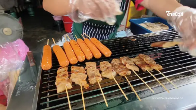 โครงการไทยช่วยไทยพลัสดันยอดขายร้านหมูปิ้งอุทัยธานีพุ่ง โครงการไทยช่วยไทยพลัสดันยอดขายร้านหมูปิ้งอุทัยธานีพุ่ง