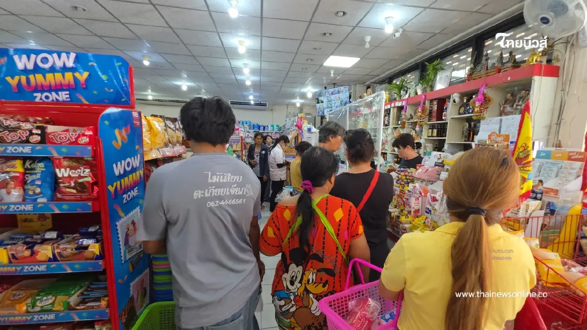 วอนเพิ่มวงเงิน ชาวอุทัยแห่ใช้สิทธิ์ไทยช่วยไทยพลัสวันสุดท้าย วอนเพิ่มวงเงิน ชาวอุทัยแห่ใช้สิทธิ์ไทยช่วยไทยพลัสวันสุดท้าย