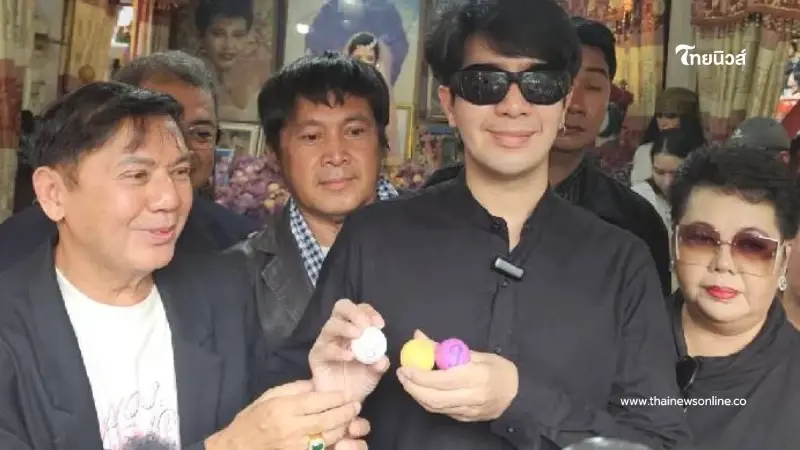 บังเอิญตรงกัน เพชร พุ่มพวง โชว์หางประทัด งานรำลึก 34 ปี วัดทับกระดาน บังเอิญตรงกัน เพชร พุ่มพวง โชว์หางประทัด งานรำลึก 34 ปี วัดทับกระดาน