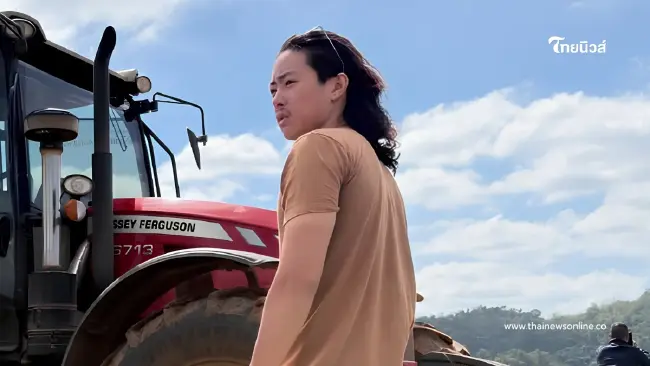 หล่อเซอร์หัวใจติดดิน ลูกชายสู่ขวัญ บูลกุล ขับแทรกเตอร์ลุยงานเอง หล่อเซอร์หัวใจติดดิน ลูกชายสู่ขวัญ บูลกุล ขับแทรกเตอร์ลุยงานเอง
