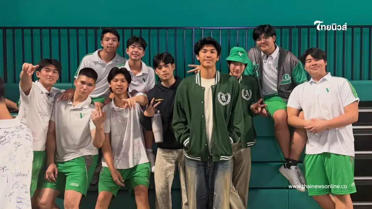 ภาพครอบครัวสุดอบอุ่น! "เคน-หน่อย" ฉลอง "น้องคุน" เรียนจบมัธยม ภาพครอบครัวสุดอบอุ่น! "เคน-หน่อย" ฉลอง "น้องคุน" เรียนจบมัธยม