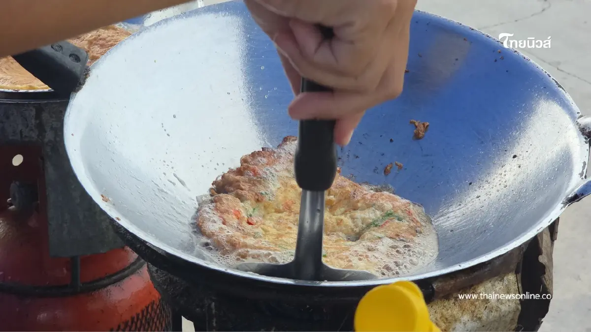 ข้าวไข่เจียวอุทัยธานีแบกทุนไข่ไก่แพง ตรึงราคาเดิมช่วยลูกค้า ข้าวไข่เจียวอุทัยธานีแบกทุนไข่ไก่แพง ตรึงราคาเดิมช่วยลูกค้า