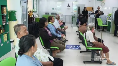 ยายวัย 86 เดินเท้า 1 กม. สู้เพื่อตา หลังถูกตัดสิทธิ์บัตรคนจน! ยายวัย 86 เดินเท้า 1 กม. สู้เพื่อตา หลังถูกตัดสิทธิ์บัตรคนจน!