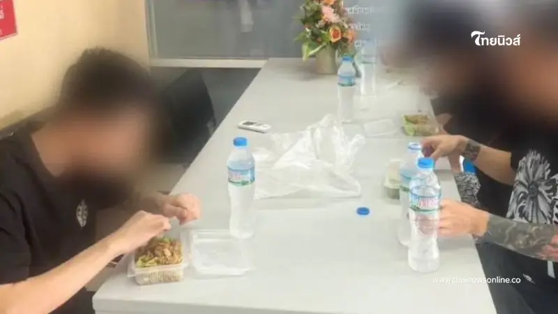หนีด่านไม่พ้น ตร.ทางหลวงชุมพร สกัดรถทัวร์ รวบ 4 จีนเถื่อน แฝงตัวเนียนลงใต้