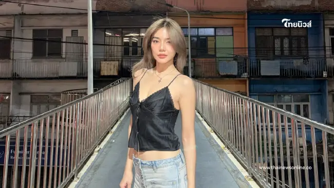 "เลดี้ปราง" เปิดโหมดแซ่บ ถ่ายแฟลชกลางสะพานลอย ลุคนี้สวยแพงมาก