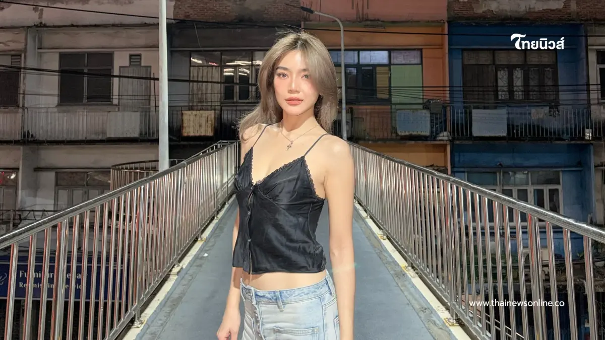 "เลดี้ปราง" เปิดโหมดแซ่บ ถ่ายแฟลชกลางสะพานลอย ลุคนี้สวยแพงมาก "เลดี้ปราง" เปิดโหมดแซ่บ ถ่ายแฟลชกลางสะพานลอย ลุคนี้สวยแพงมาก