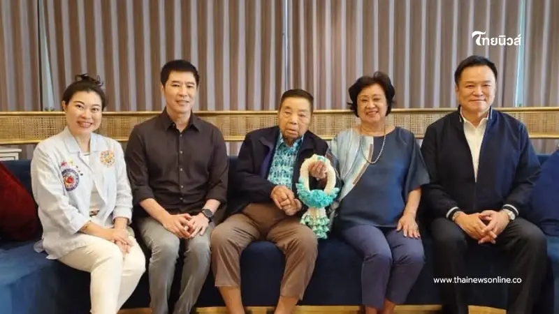 ซาบซึ้งใจ "อนุทิน ชาร์วีรกุล" โพสต์ซึ้งวันแม่ เผยความสุขที่สุดในชีวิตตอนนี้