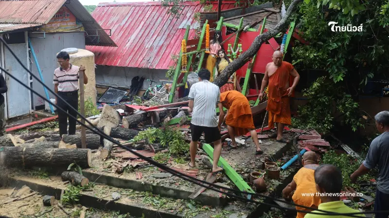 พายุถล่มอยุธยา! กิ่งตะเคียนทับศาลพัง เจ้าอาวาสเย็บ 7 เข็ม