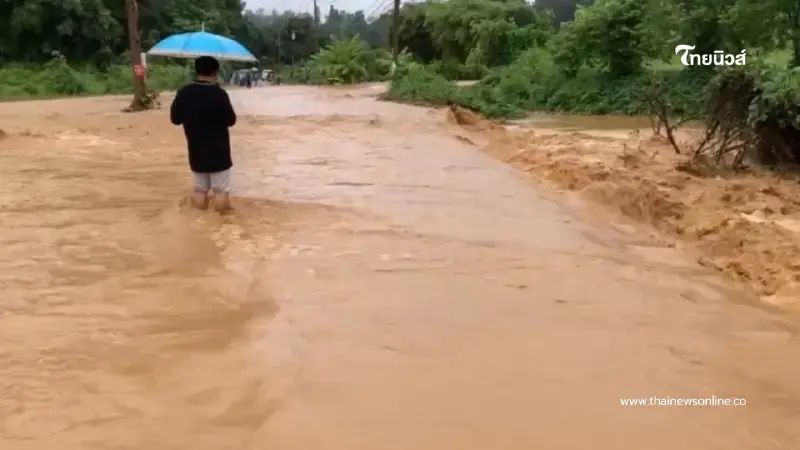 ฝนถล่มศรีสัชนาลัยจม 5 ตำบล น้ำป่าทะลักซัด 320 ครัวเรือน
