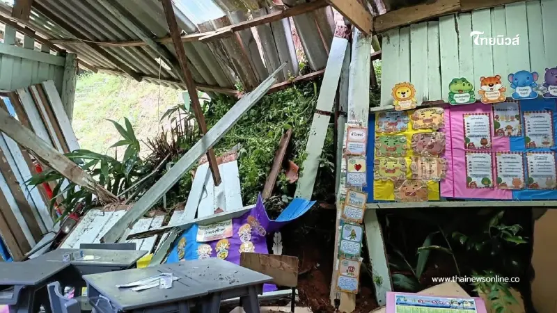ฝนถล่มแม่สะเรียง ดินสไลด์ทับโรงเรียน-ถนน ป่าแป๋เร่งเปิดทาง ฝนถล่มแม่สะเรียง ดินสไลด์ทับโรงเรียน-ถนน ป่าแป๋เร่งเปิดทาง