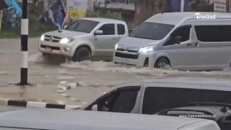 ฝนถล่มปลวกแดงครึ่งชม. น้ำท่วมถนนระบายไม่ทัน กระทบสัญจร