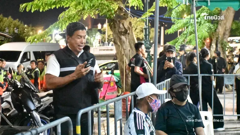 ชัชชาติ ลุยตรวจตรอกสาเก คัดกรองคนไร้ที่พึ่งส่งต่อ "บ้านอิ่มใจ" ย้ำชีวิตไม่มีอะไรแน่นอน ชัชชาติ ลุยตรวจตรอกสาเก คัดกรองคนไร้ที่พึ่งส่งต่อ "บ้านอิ่มใจ" ย้ำชีวิตไม่มีอะไรแน่นอน