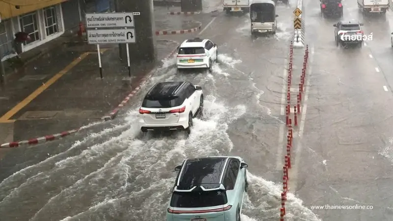 เพจดังเผย ฝนยังไม่จบ ต้องรับมือตกหนักทั้งวันทั้งคืน ไปอีกกี่วัน เพจดังเผย ฝนยังไม่จบ ต้องรับมือตกหนักทั้งวันทั้งคืน ไปอีกกี่วัน